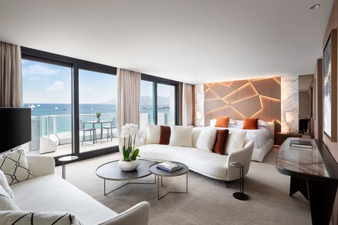 Luxury Suite - Sea Front with Balcony