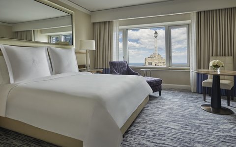 Lake View King Bed