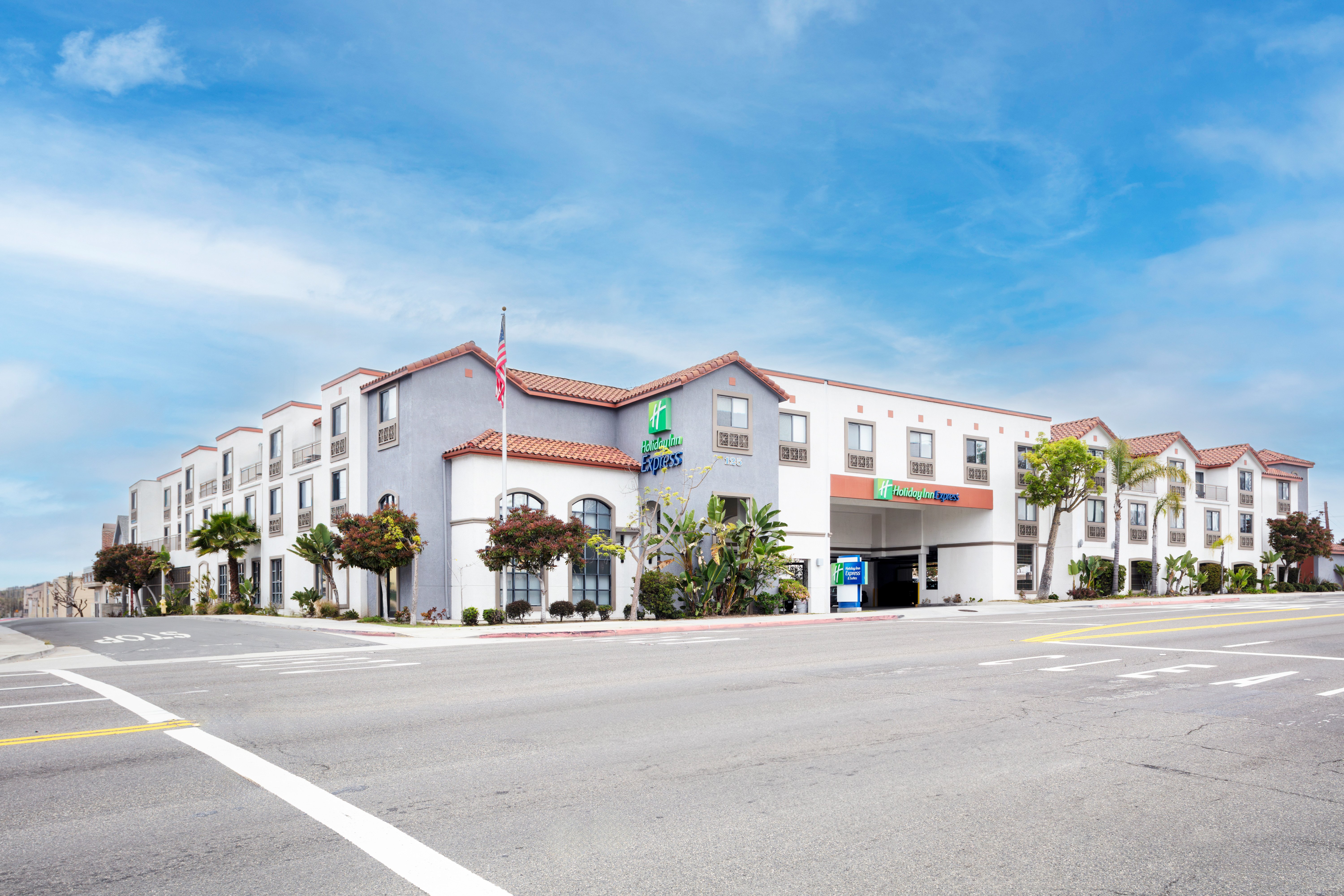Holiday Inn Express Hotel & Suites