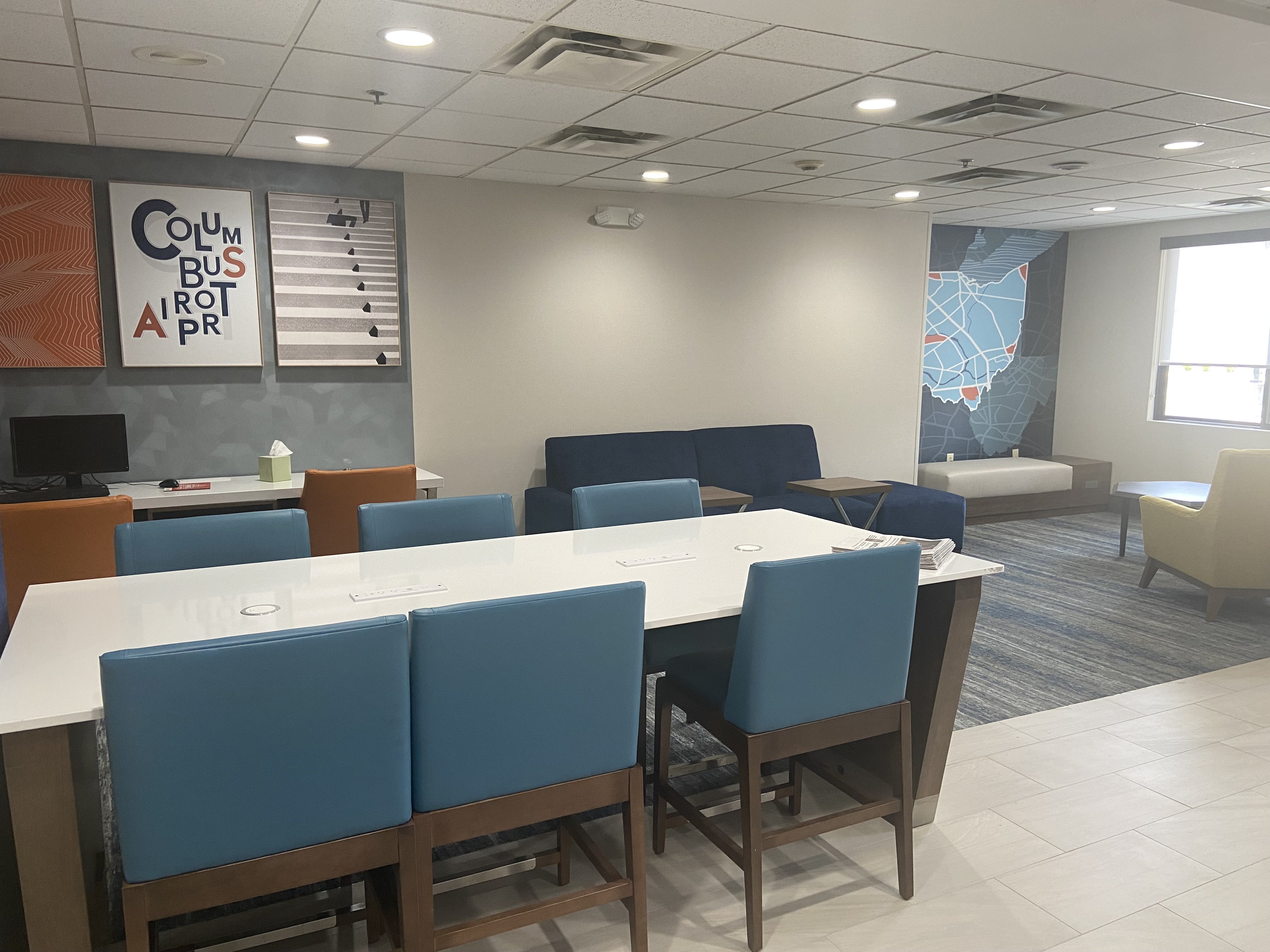 Holiday Inn Express Hotel & Suites