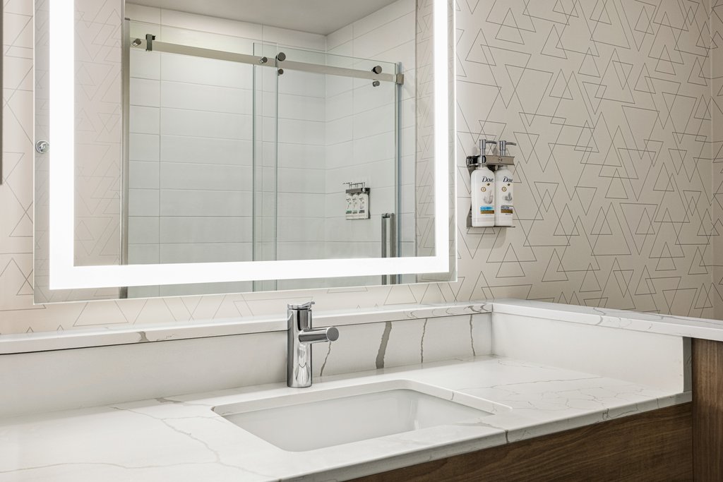 Holiday Inn Express Strathroy by IHG Room Type - Queen Suite with Two Queen Beds and Sofa Bed