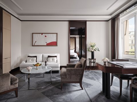 Deluxe Suite Living Room