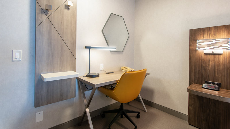 HOLIDAY INN EXPRESS OAKDALE