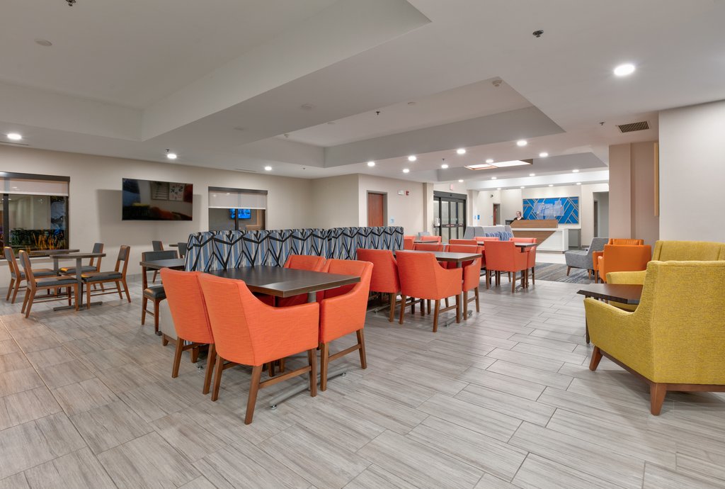 An inviting hotel lobby and seating area for all to enjoy. 