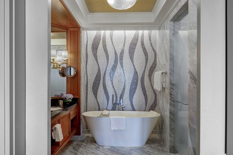 DJB_Premier_Skyline_Room_Bathroom