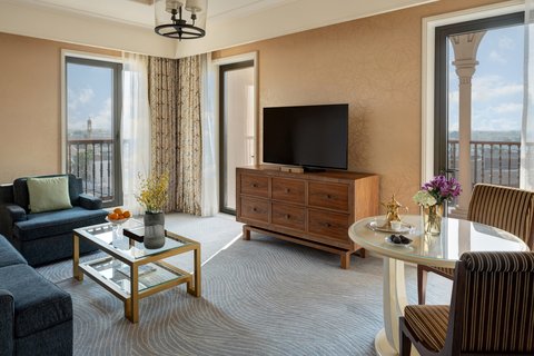 DJB_Four_Seasons_Junior_Suite