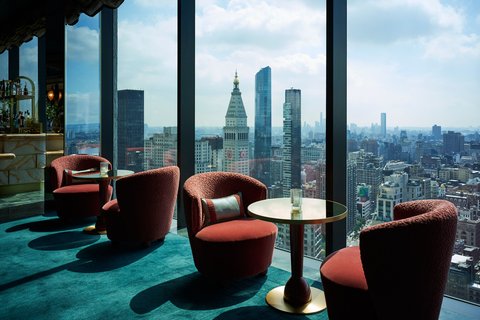 Lounge chairs and city views at Nubeluz