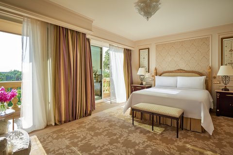 Deluxe Premium Suite