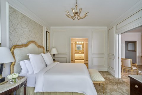 Four Seasons Suite Bedroom
