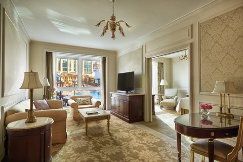 Four Seasons Executive Suite Living Area