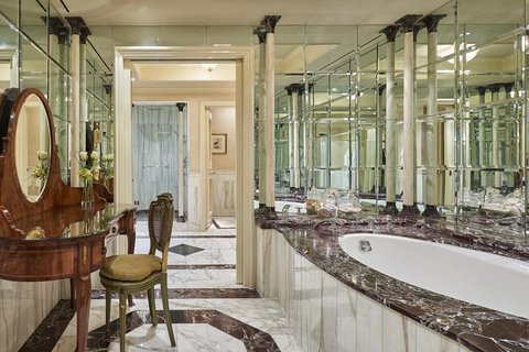 Royal Suite Bathroom