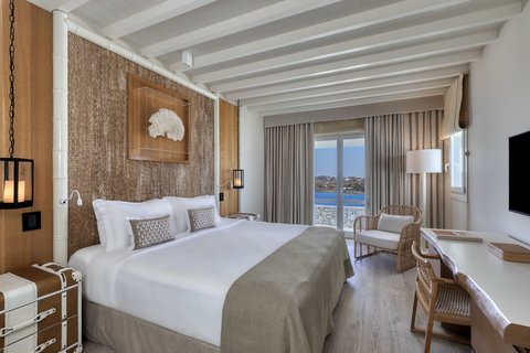 Elegant guest rooms