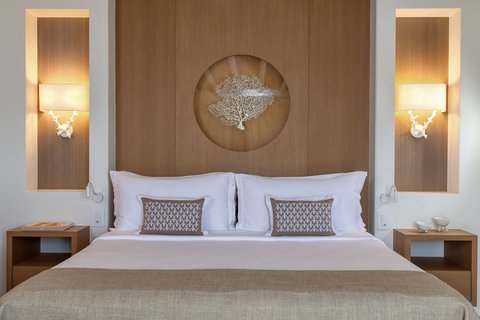 King master bedroom with a private balcony
