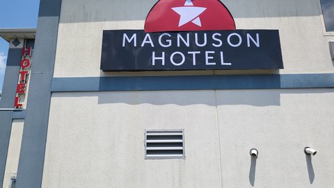 Magnuson Hotel West Liberty Property Exterior
