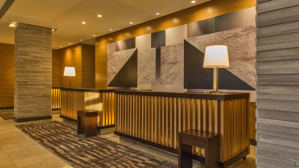 Holiday Inn & Suites Makati, an IHG Hotel - Front Desk