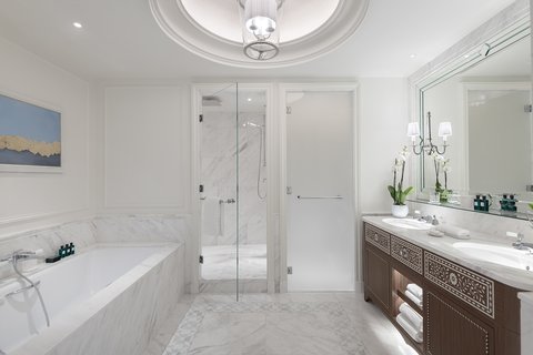 Premier One Bedroom Bathroom