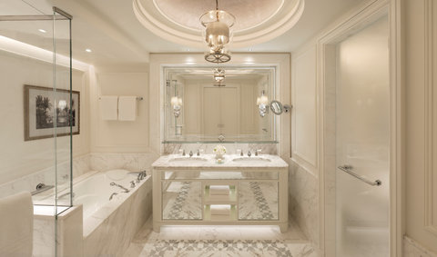 Deluxe City View Bathroom
