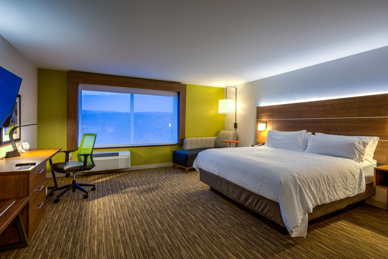 Holiday Inn Express and Suites Milroy – Reedsville