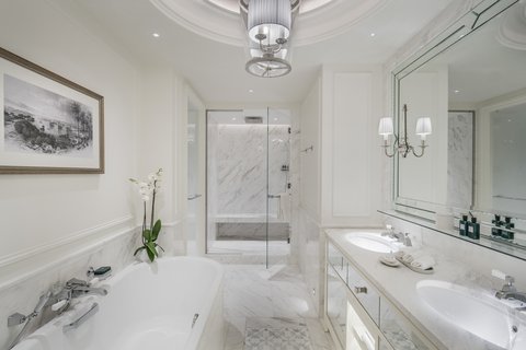 Executive Sea View Suite Bathroom