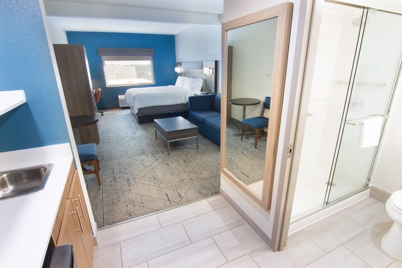 1 BED HEARING ACCESSIBLE NONSMOKING