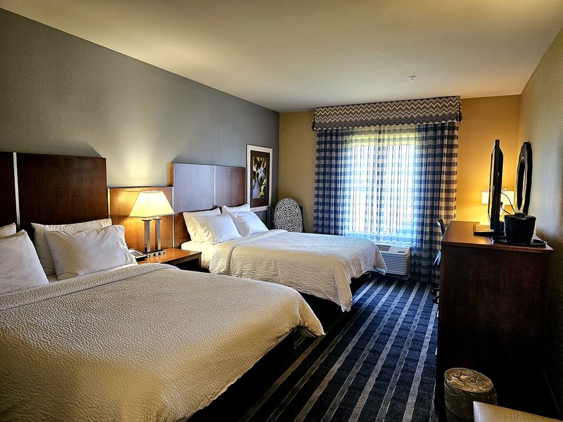 Holiday Inn Express and Suites Perry-National Fairground Area