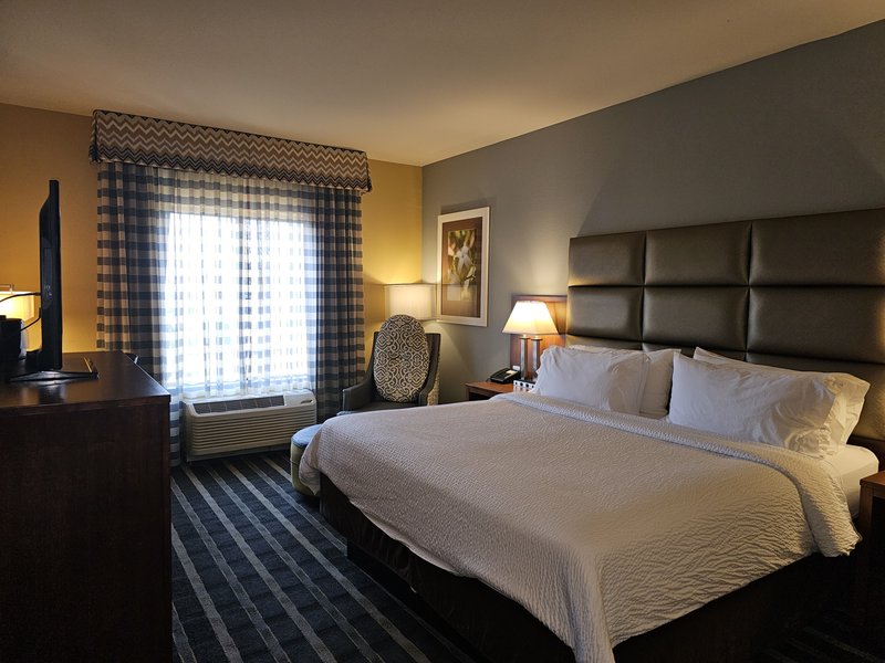 Holiday Inn Express and Suites Perry-National Fairground Area
