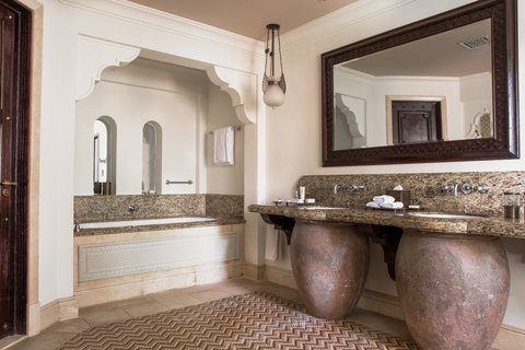 Jumeirah Dar Al Masyaf Arabian Summerhouse Lagoon Deluxe Bathroom
