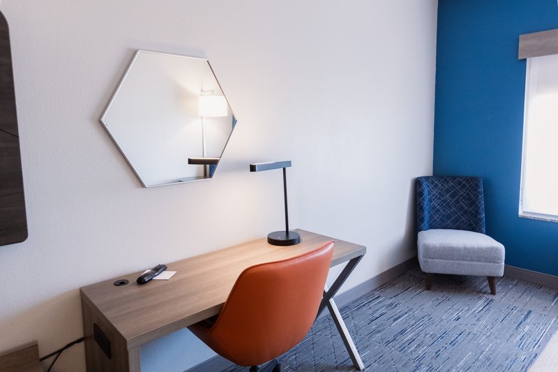 HOLIDAY INN EXP STES GUTHRIE
