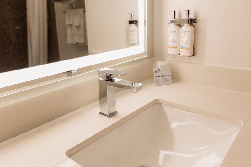 HOLIDAY INN EXP STES GUTHRIE