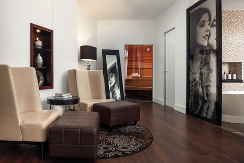 Private sauna and living room