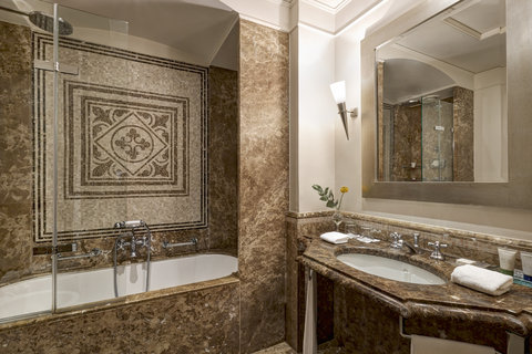 RFH Hotel Savoy - Superior Room