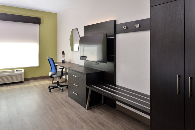 HOLIDAY INN EXP STES ROYSE CIT