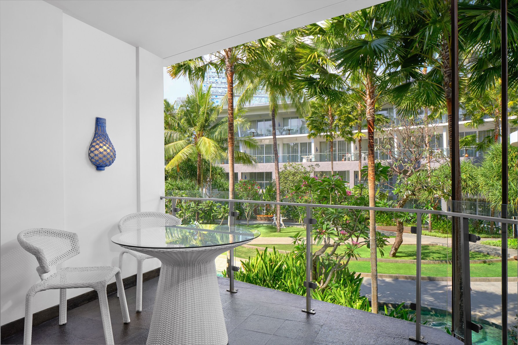 Le Meridien Bali Jimbaran Room Type - Aqua Studio Suite, 1 Bedroom Suite, 1 King, Lagoon view, Balcony