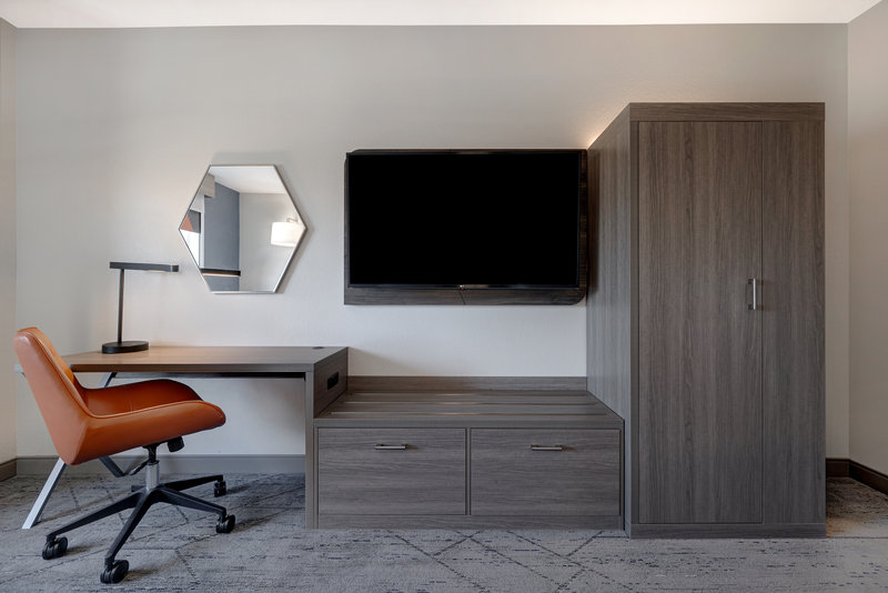 Holiday Inn Express and Suites Ontario – Chino Hills