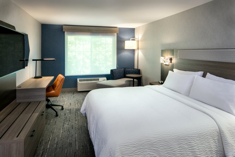 HOLIDAY INN EXP ON THE RIVER