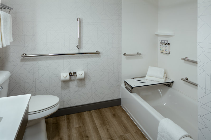KING MOBILITY ACCESSIBLE TUB NONSMOKING