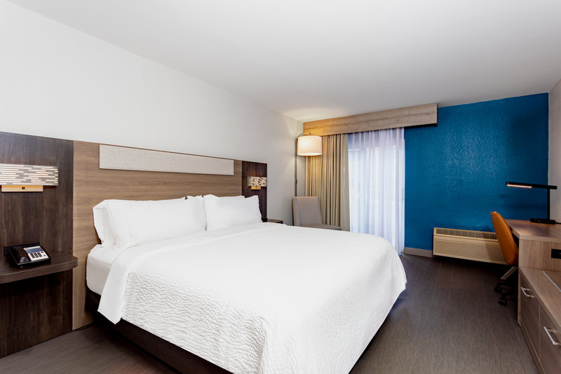 HOLIDAY INN EXPRESS CLEARWATER