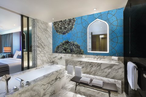 Guest Bathroom – Tub