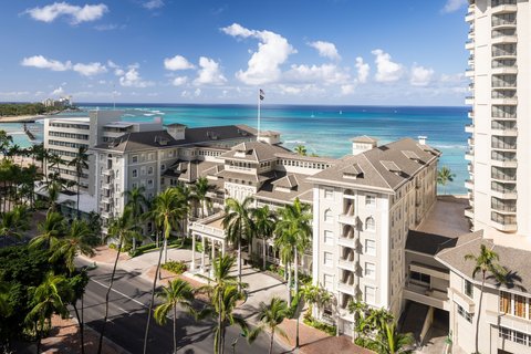 Moana Surfrider Hotel Entrance