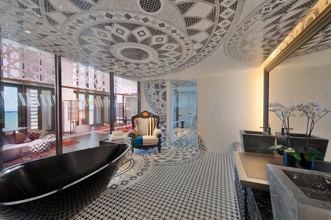 E-WOW Suite Bathroom