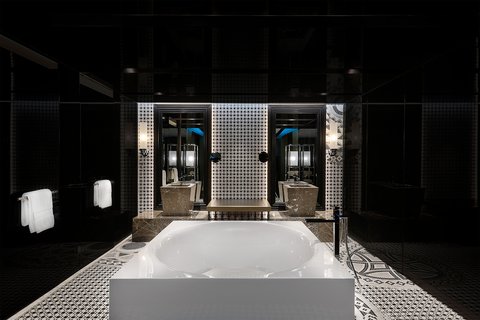 Baño de la suite – Bañera