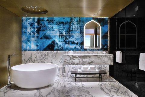 Suite Bathroom – Tub