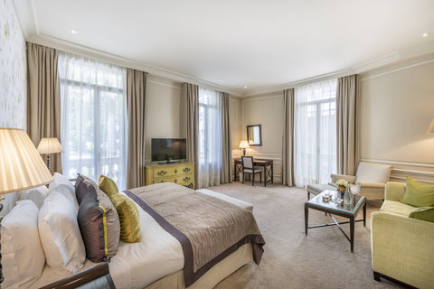 Junior Suite City Or Courtyard View