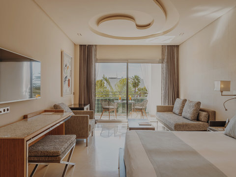 Junior Suite Pool View - Bedroom