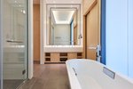 1 Bedroom Larger Suite, 1 King