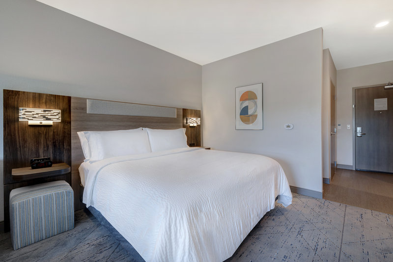 Holiday Inn Express and Suites Ontario – Chino Hills