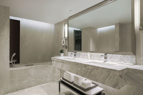 Serenity Suite Bathroom
