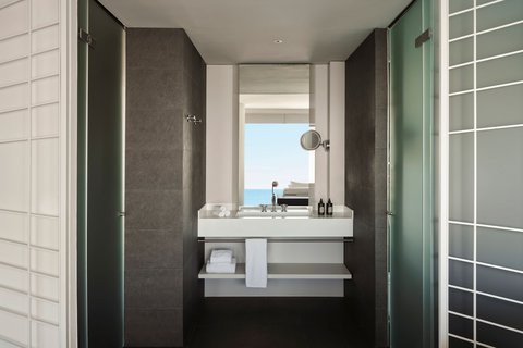 Bathroom - Cool Corner Suite