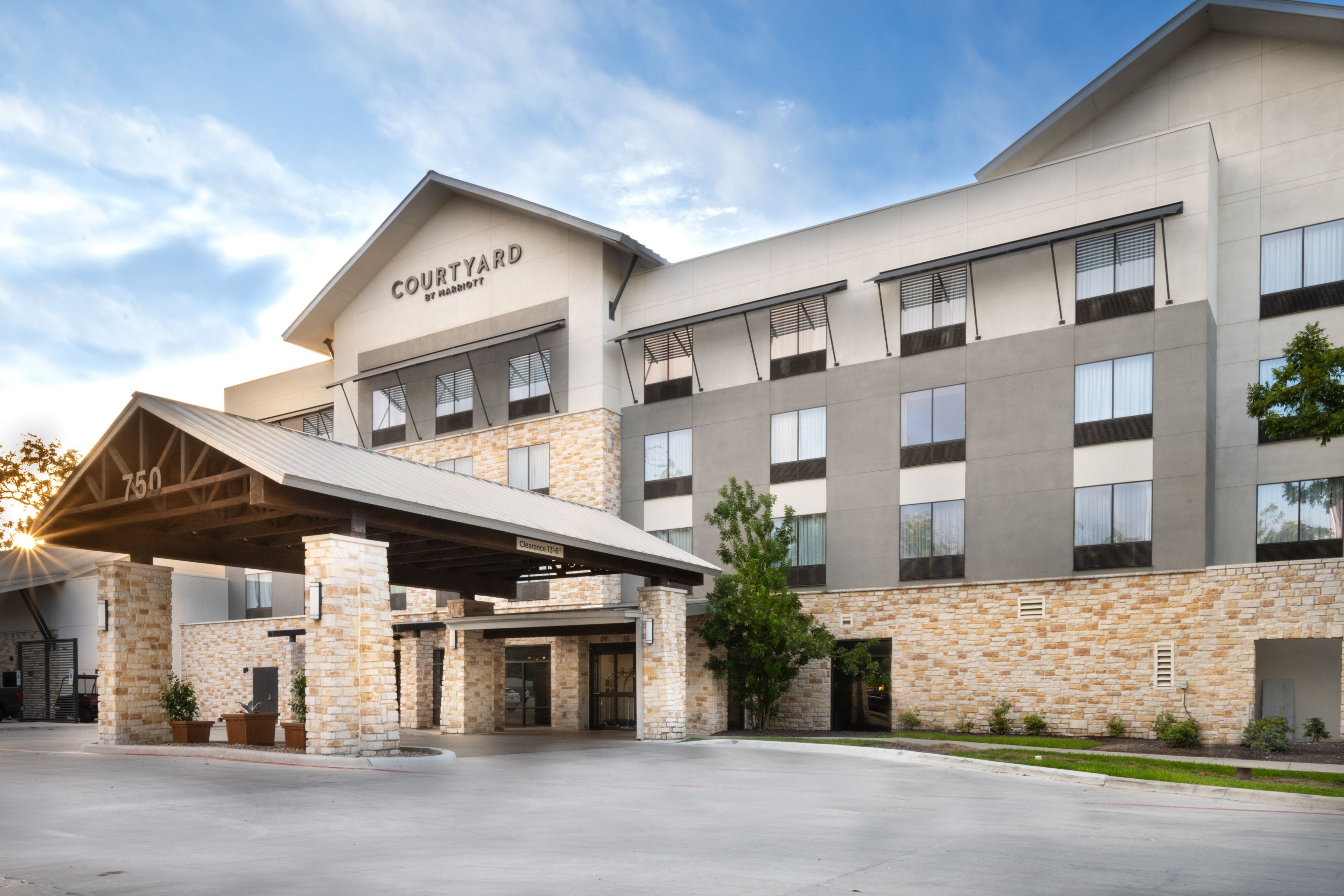 Courtyard New Braunfels River Village