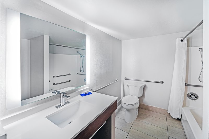 KING HEAR MOBILITY ACCESSIBLE TUB NOSMK
